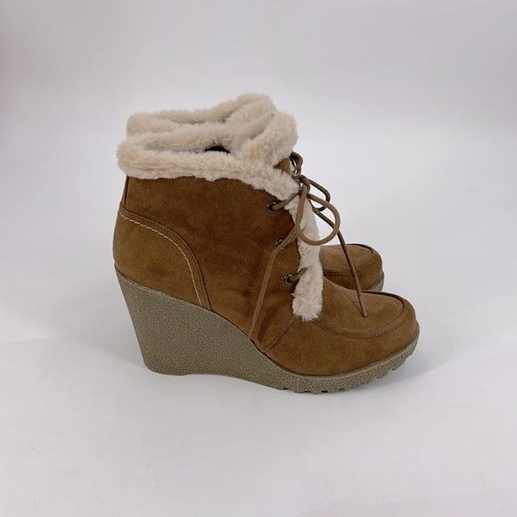 Union Bay Wedge Faux Sherling Boot - Picture 4 of 5